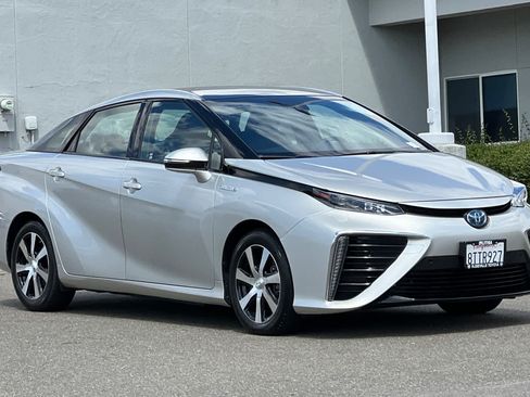 Used 2020 Toyota Mirai FWD image 5