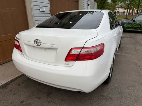 Used 2009 Toyota Camry LE FWD image 3