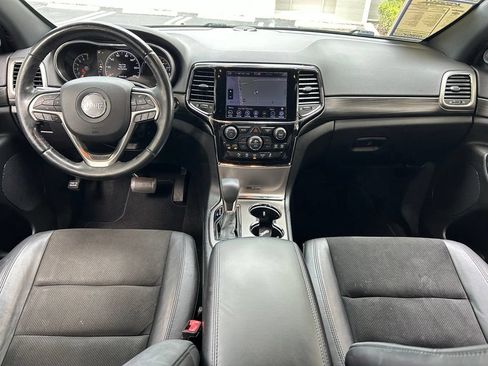 Used 2019 Jeep Grand Cherokee Laredo w/ Laredo X Package RWD image 11