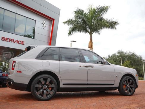 Used 2022 Rolls-Royce Cullinan w/ Dark Exterior Package image 25