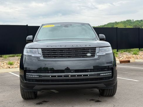 Used 2025 Land Rover Range Rover SE AWD/4WD image 2