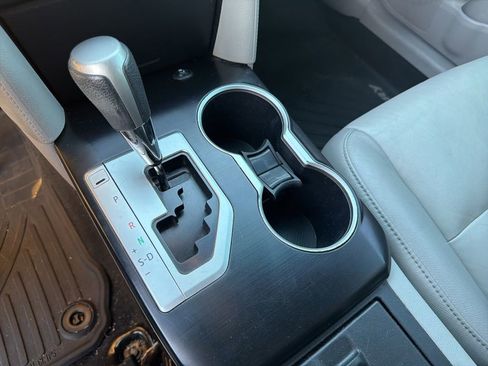 Used 2014 Toyota Camry LE image 12