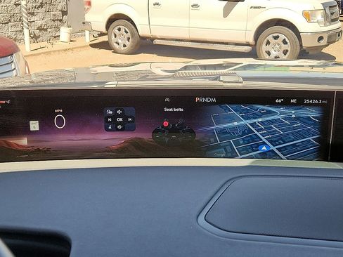 Used 2025 Lincoln Navigator Reserve image 9