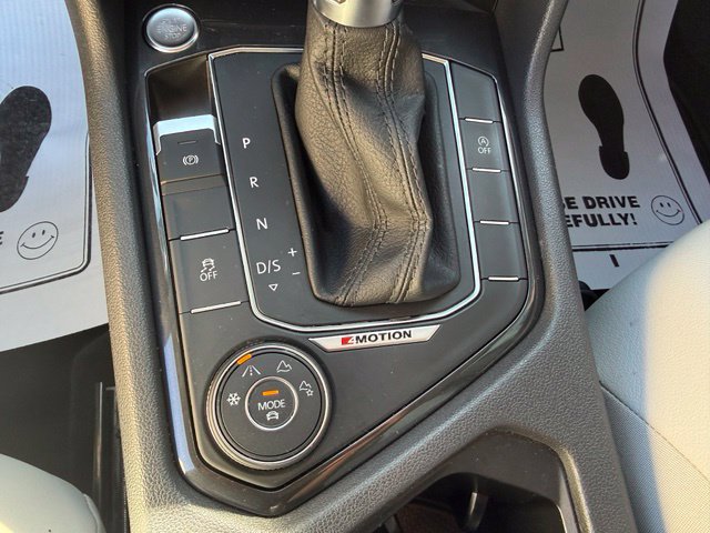 Used 2018 Volkswagen Tiguan SE AWD/4WD image 22