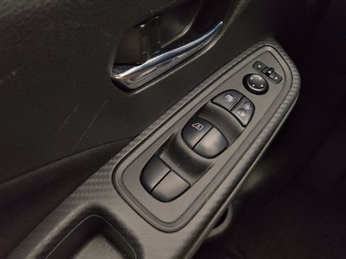 Used 2021 Nissan Versa SV FWD image 27