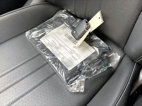 Certified 2023 Volkswagen Tiguan SE R-Line FWD image 11