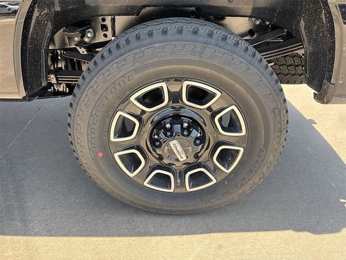 New 2025 Ford F350 Platinum w/ FX4 Off-Road Package image 33