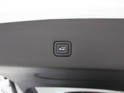 Used 2021 Chevrolet Traverse LT AWD/4WD image 15