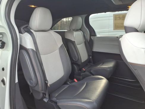 Used 2023 Toyota Sienna XSE w/ XSE Plus Package image 14