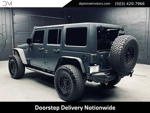 Used 2017 Jeep Wrangler Unlimited Rubicon w/ Connectivity Group AWD/4WD image 5