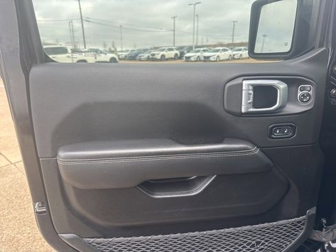 Used 2022 Jeep Gladiator Overland w/ Popular Equipment Package image 24