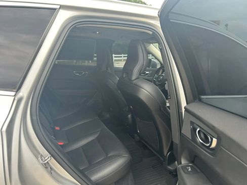 Used 2021 Volvo XC60 T5 Momentum w/ Advanced Package FWD image 40