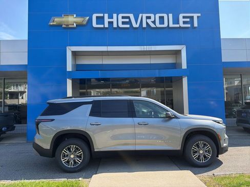 New 2026 Chevrolet Traverse LT w/ Driver Confidence Package AWD/4WD image 6