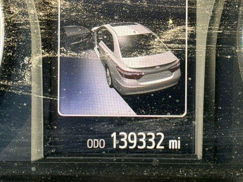Used 2016 Toyota Camry LE image 8