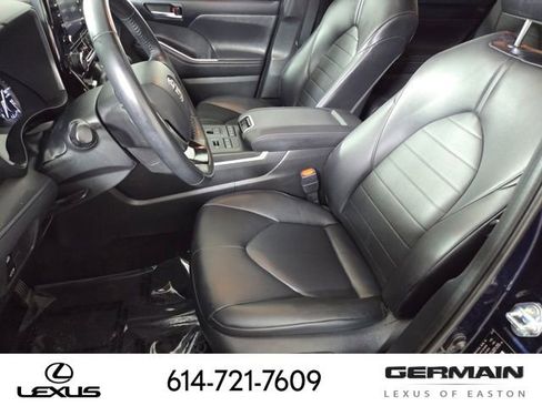 Used 2020 Toyota Highlander XLE AWD/4WD image 20