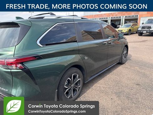 Used 2025 Toyota Sienna Platinum AWD/4WD image 7