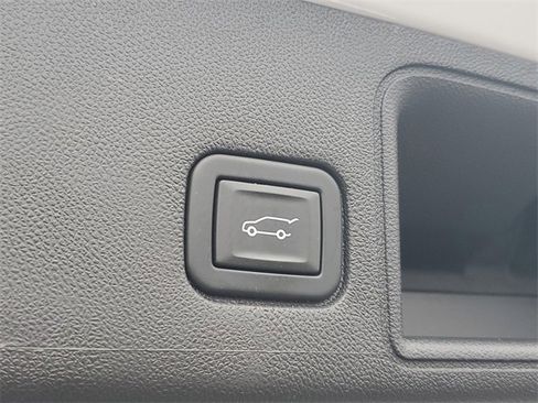 Certified 2023 GMC Terrain SLT w/ Elevation Edition image 9