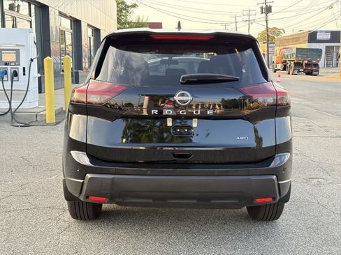 Certified 2025 Nissan Rogue S AWD/4WD image 6
