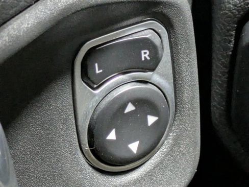 Used 2018 Jeep Wrangler Unlimited Sport S AWD/4WD image 24