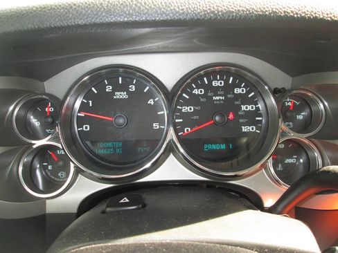 Used 2011 Chevrolet Silverado 2500 LT w/ Interior Plus Package AWD/4WD image 11