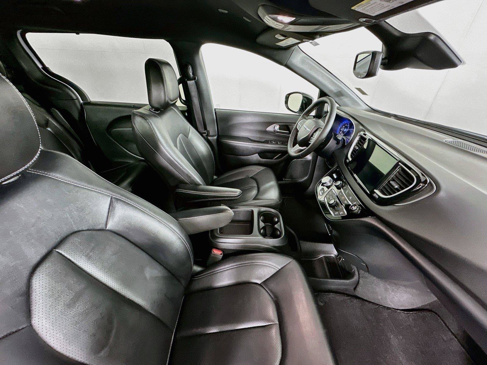 Used 2025 Chrysler Pacifica Select FWD image 28