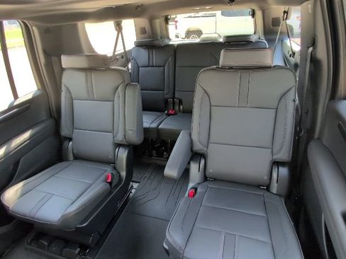 New 2026 Chevrolet Suburban RST w/ RST Capability Package AWD/4WD image 9