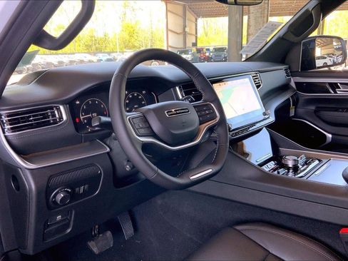 New 2026 Jeep Grand Wagoneer Limited AWD/4WD image 7