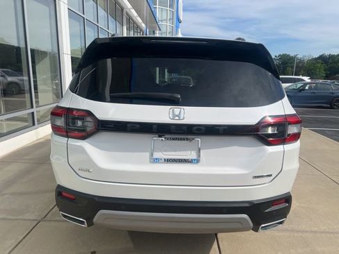 Certified 2024 Honda Pilot Touring image 9