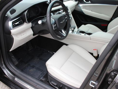 Used 2025 Genesis G70 2.5T RWD image 10