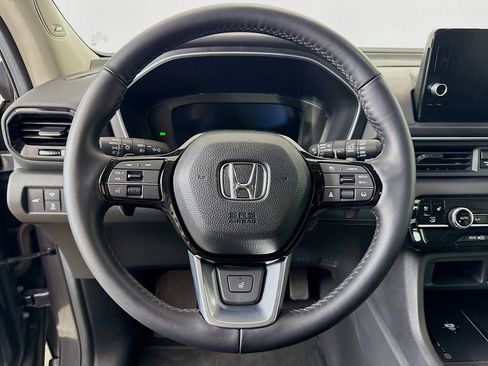 Used 2025 Honda Pilot Elite image 12