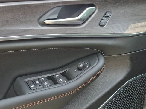 New 2025 Jeep Grand Cherokee L Overland image 24