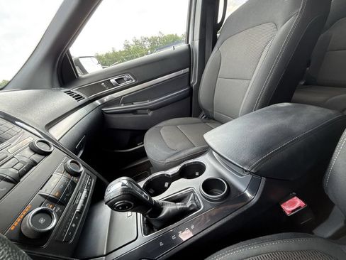 Used 2018 Ford Explorer XLT FWD image 22