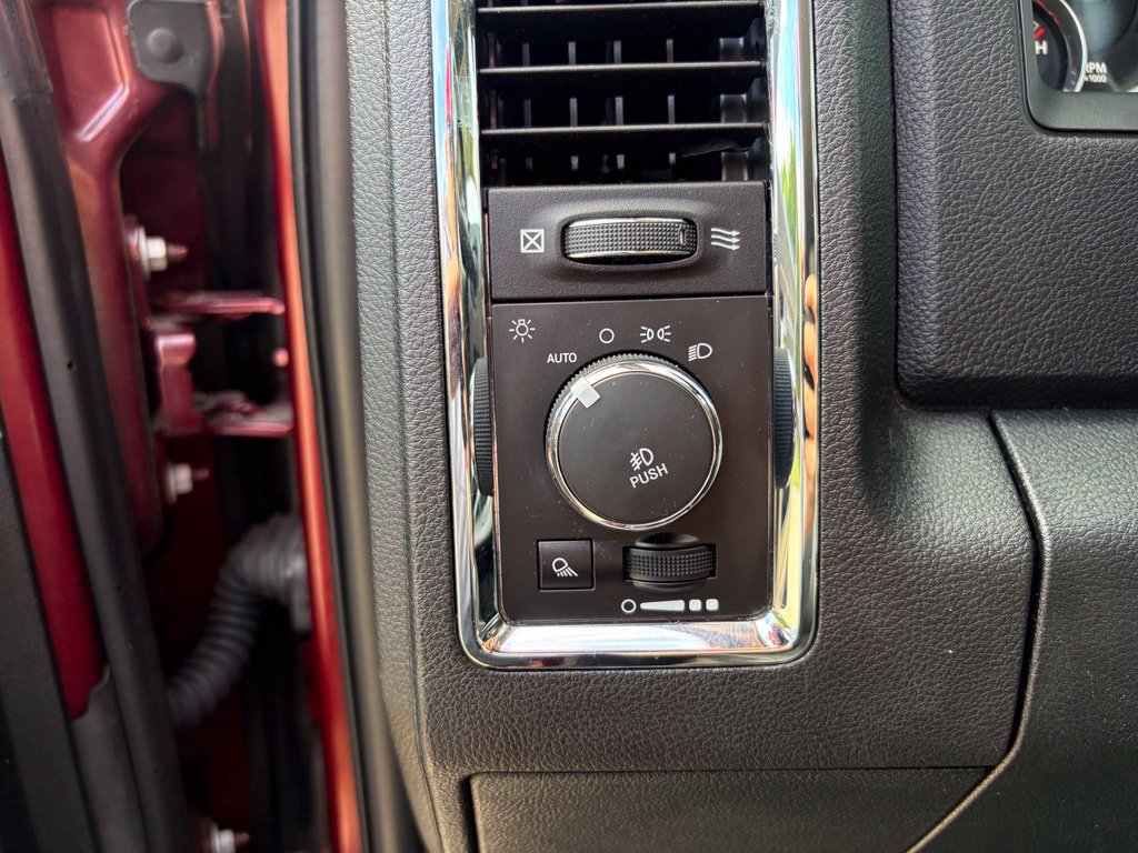 Used 2016 RAM 1500 Laramie w/ Convenience Group AWD/4WD image 17