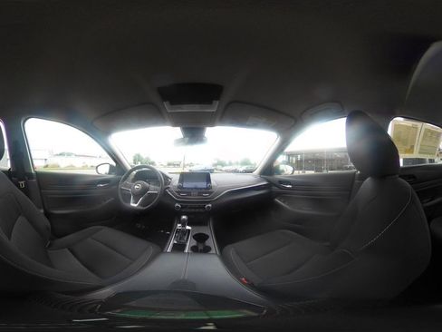 Used 2025 Nissan Altima 2.5 SV FWD image 42