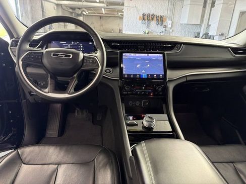 Used 2023 Jeep Grand Cherokee Limited w/ Black Appearance Package AWD/4WD image 31