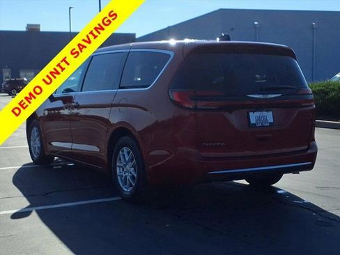 New 2026 Chrysler Pacifica Select image 4