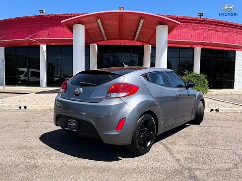 Used 2015 Hyundai Veloster FWD image 3