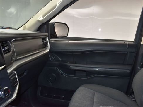 Used 2022 Ford Expedition XLT image 23