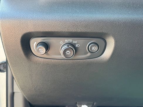 Used 2019 Chevrolet Traverse LT FWD image 15