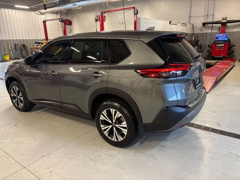 Used 2021 Nissan Rogue SV FWD image 3