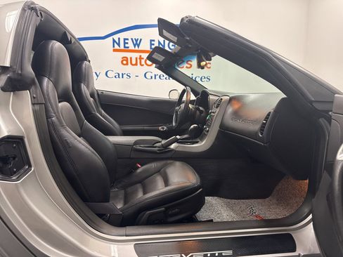 Used 2006 Chevrolet Corvette Coupe w/ Preferred Equipment Group RWD image 18