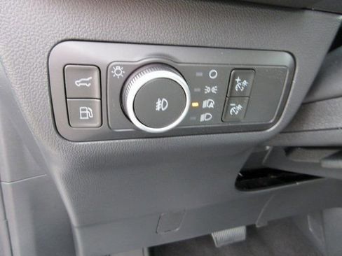 Used 2025 Ford Escape SE w/ PHEV Premium Package FWD image 13
