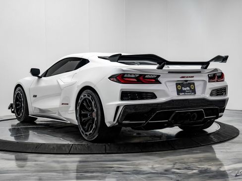 Used 2023 Chevrolet Corvette Z06 w/ Z07 Performance Package image 12