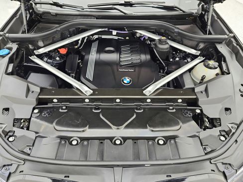Used 2021 BMW X5 xDrive40i w/ M Sport Package AWD/4WD image 16