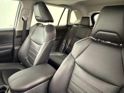 Used 2019 Toyota RAV4 XLE Premium image 29