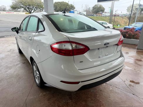 Used 2018 Ford Fiesta SE image 4