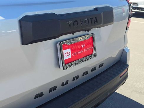 Certified 2026 Toyota 4Runner SR5 AWD/4WD image 15