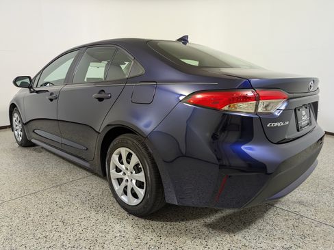 Used 2022 Toyota Corolla LE image 5