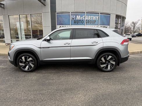 Used 2024 Volkswagen Atlas Cross Sport SE w/ Panoramic Sunroof Package image 9