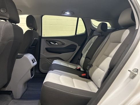 Used 2024 GMC Terrain SLE image 8